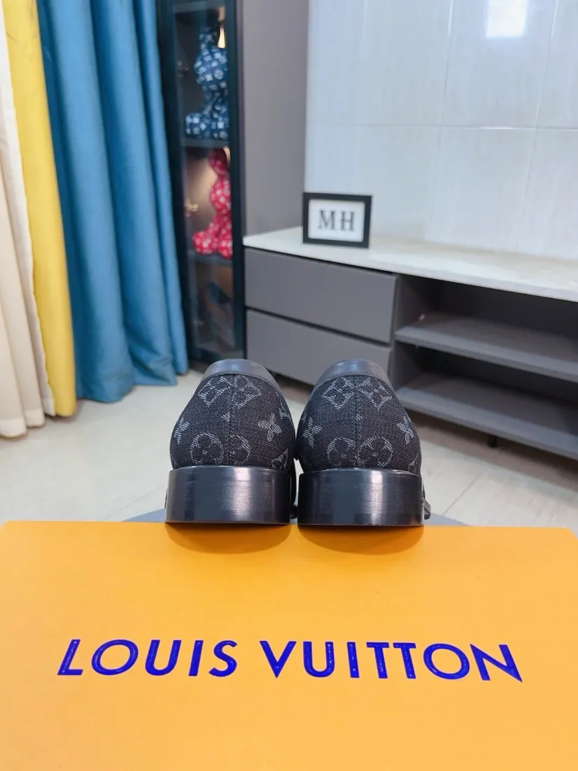 Ex-factory price 720🌹🌹High version [LV] Louis Vuitton's popular casual leather shoes🎖Fashionable and elegant🎖🎖Material: Original imported open-edge beaded cowhide, washed cowhide leather lining, original open-molded rubber outsole, high-end and classy, ​​elegant quality, instantly transforming into a handsome man ❤❤Standard\nNumber: 38-44